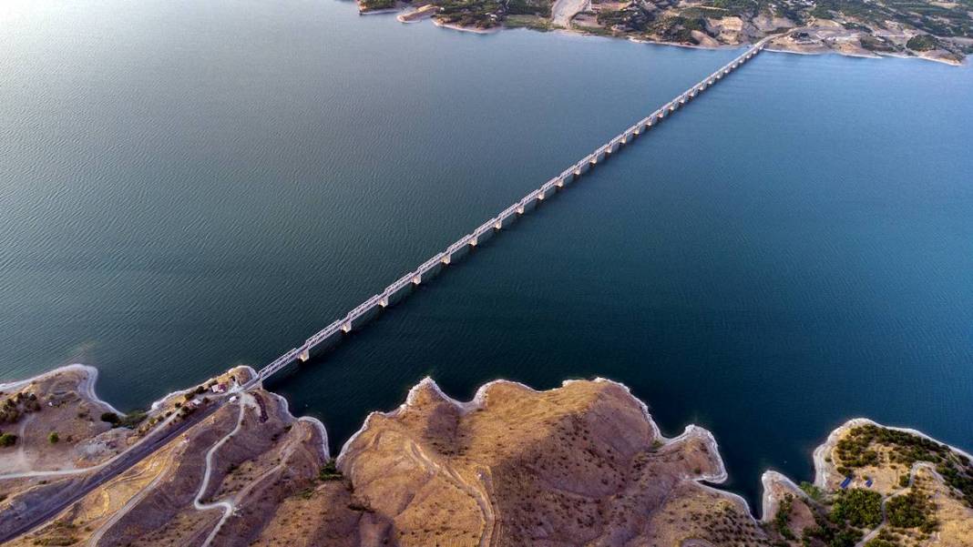 Gün batımı mı, tren mi daha güzel? Bu köprüde ikisi de var! 1986'dan beri ayakta, Fırat'ın incisi 8
